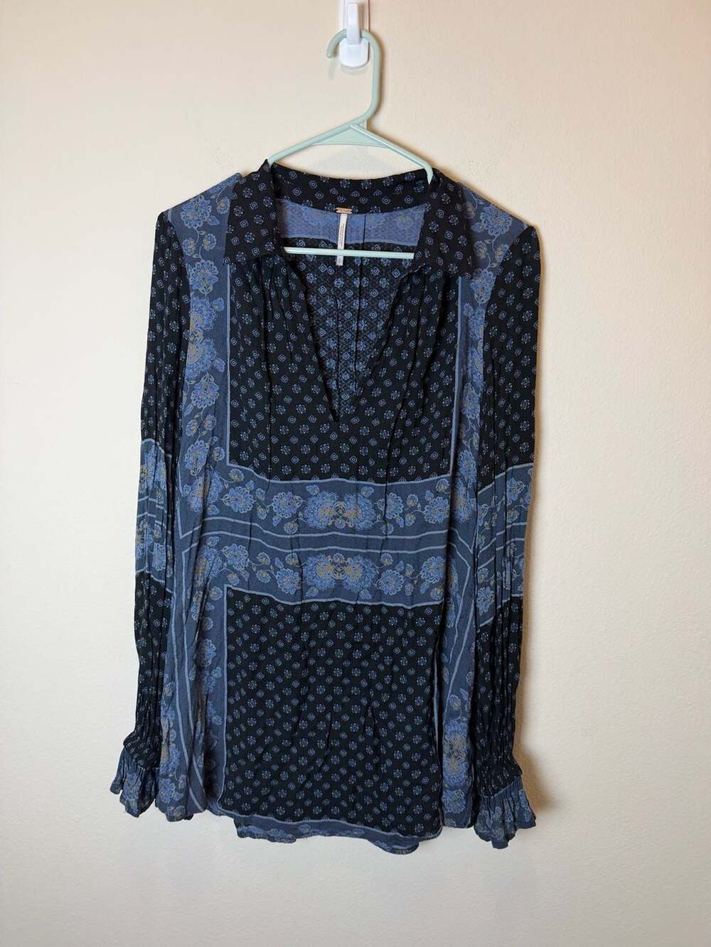 Free People Changing Times Tunic Size S Black Blue Floral Top